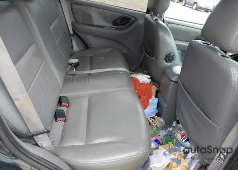 2002 Ford Escape Xlt z USA, uszkodzony, nr VIN 1FMYU04142KA64815